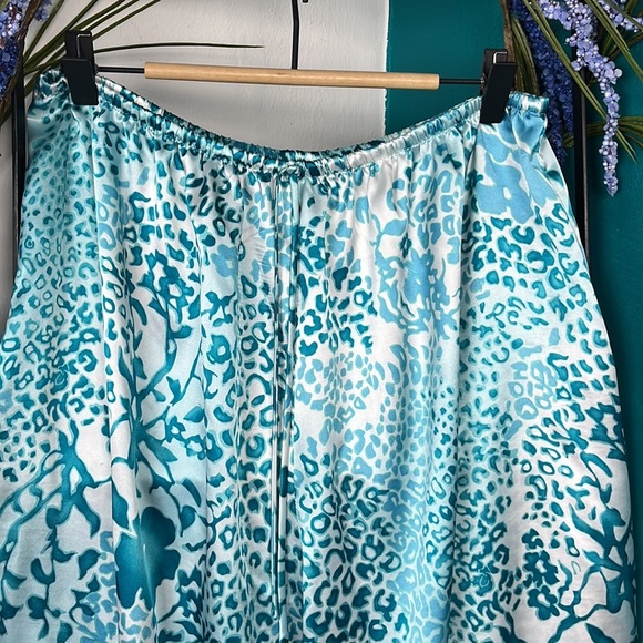 Full length, blue, turquoise and white stretch and tie waist Natori sleep pants - Picture 2 of 6